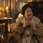 Ráda také mučí otroky.