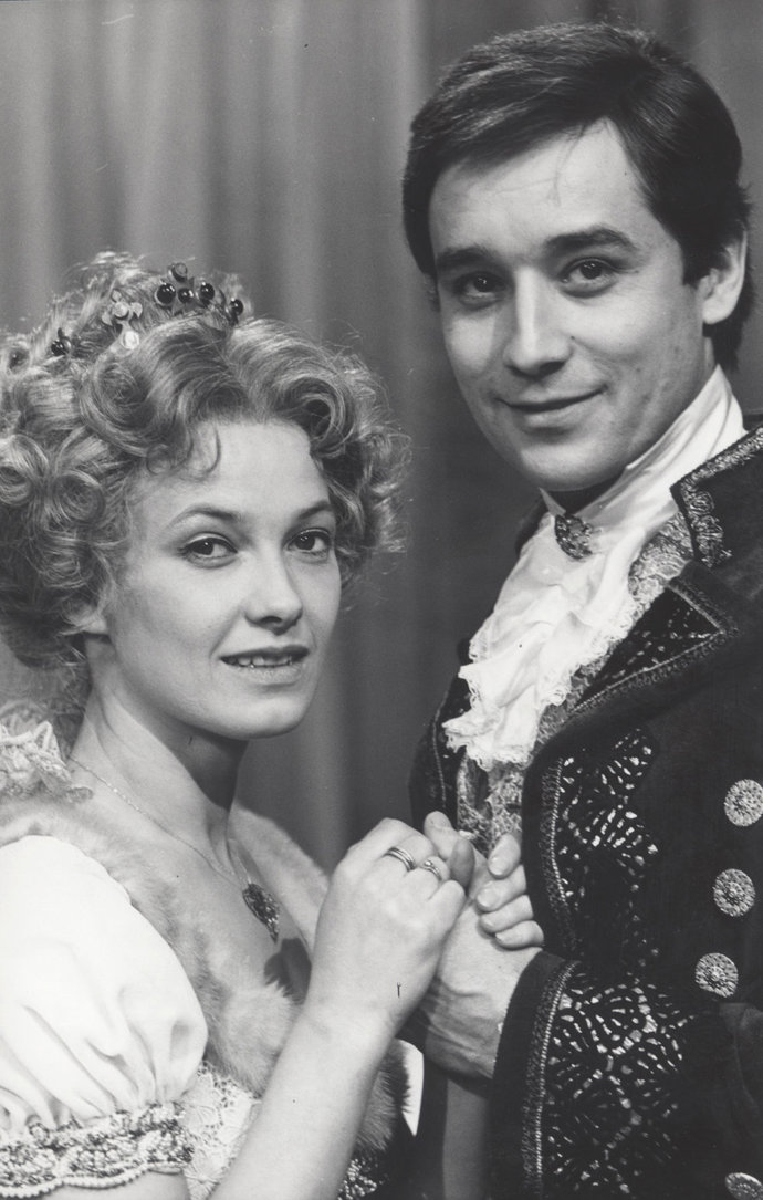 Divadelní pouť nastoupil v roce 1969 v Městských divadlech pražských, kam byl pozván ředitelem Otou Ornestem