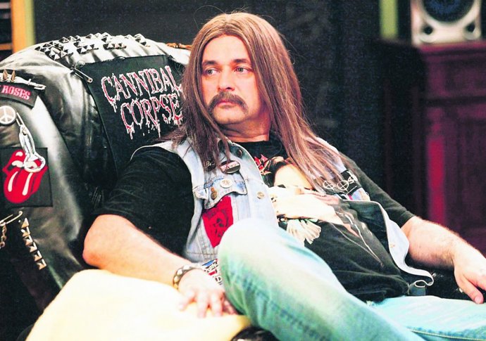 Od září 2008 do října 2011 jej diváci mohli pravidelně vídat na TV Nova v původním českém sitcomu Comeback, kde hrál Františka „Ozzáka“ Pacovského.