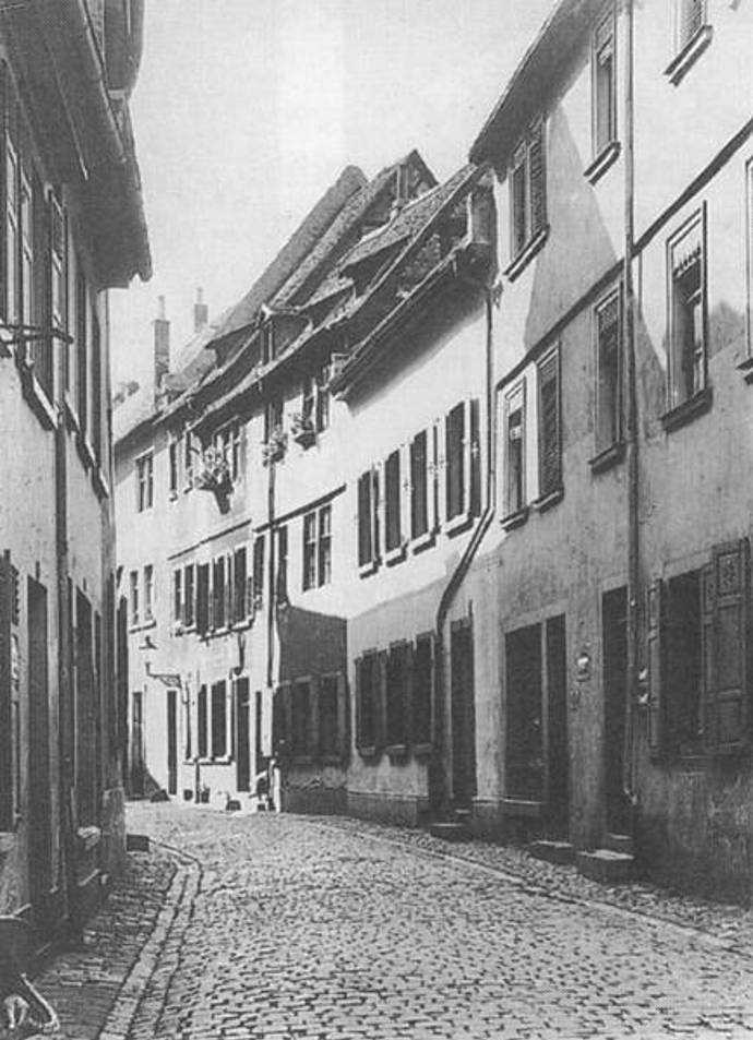 Nechvalně ho proslavila německá sériová vražedkyně Christa Lehmannová, která pocházela z město Wormsu (na historickém snímku z té doby).