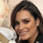 S modelingem začala ještě jako dítě, už v patnácti letech fotila s českým módním fotografem Jadranem Šetlíkem. O rok později odletěla za prací do Řecka. V sedmnácti letech přijela Alena Šeredová poprvé do Milána, světového centra módy.