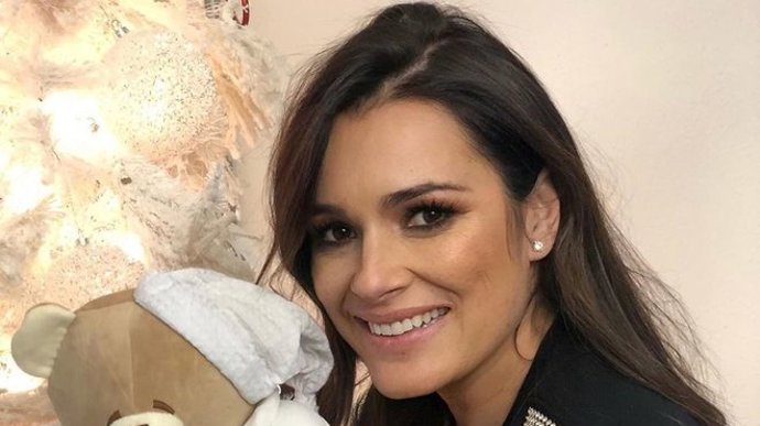 S modelingem začala ještě jako dítě, už v patnácti letech fotila s českým módním fotografem Jadranem Šetlíkem. O rok později odletěla za prací do Řecka. V sedmnácti letech přijela Alena Šeredová poprvé do Milána, světového centra módy.