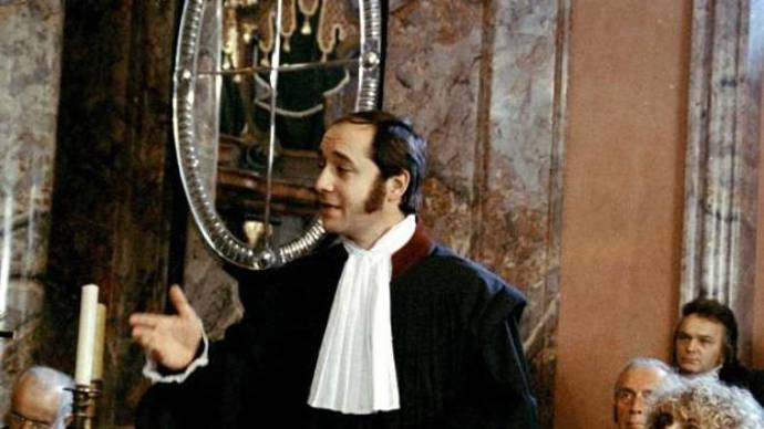 Vystudoval divadelní fakultu AMU (1969), absolvoval rolí Franciho ve hře Františka Langra Periferie, kterou režíroval Jan Kačer.