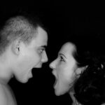 Nebojte se projevovat své emoce.