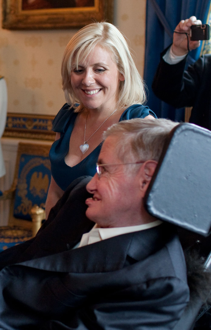 Hawking vynikal už na střední skole, kde si zanedlouho vysloužil přezdívku Einstein. Na přání svého otce měl studovat lékařství jako on sám, on se však živě zajímal o matematiku, fyziku a chemii.