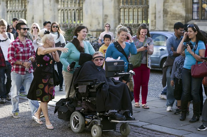 V roce 1950 se rodina přestěhovala z londýnského domu v ulici Highgate na severní periferii metropole do St. Albans, kde Hawking navštěvoval místní výběrovou školu.