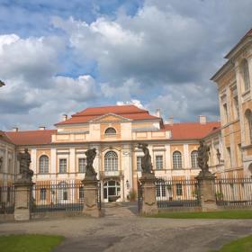 Poslední léta života strávil jako knihovník hraběte Valdštejna na zámku v Duchcově