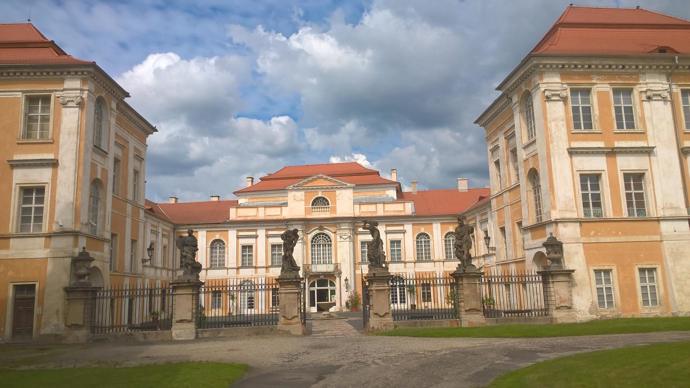 Poslední léta života strávil jako knihovník hraběte Valdštejna na zámku v Duchcově