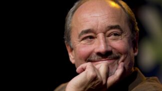 Herec Viktor Preiss je úspěšný v divadle, filmu i televizi. Objevil se ve filmech Milenci v roce jedna, S čerty nejsou žerty, Báječná léta pod psa.