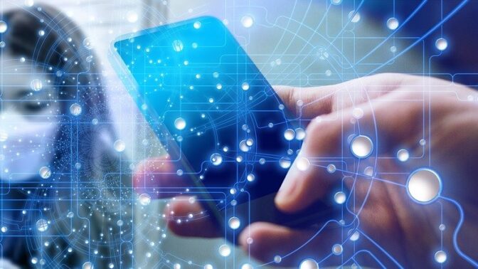 Stovky měst a obcí využívají bezplatnou službu Mobilní rozhlas. Službu oceňují senioři a slabozrací