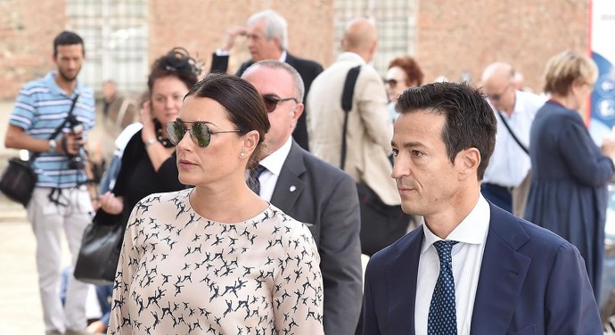 Alena Šeredová je česká modelka, 1. vicemiss České republiky 1998 a herečka, v současnosti žijící v Itálii.