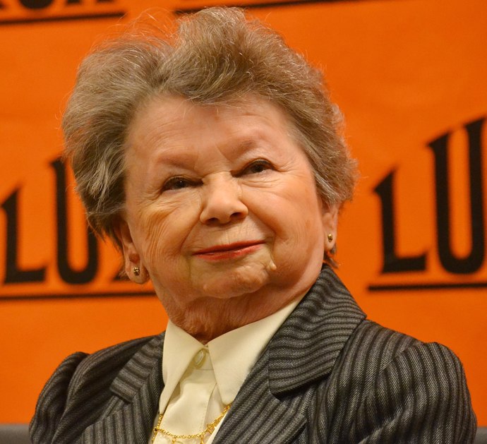 Stála už u kolébky českého dabingu, ke kterému měla potřebné schopnosti: absolutní soustředění, pohotovost, umění přizpůsobit se původní roli.