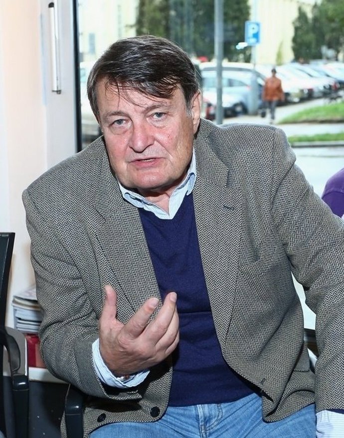 Na podzim roku 1963 se společně s bratrem Jiřím spolupodíleli na činnosti klubu a kapele Olympic ve Spálené ulici, měli za sebou práci v Karlínském kulturním kabaretu (přezdívaný Karkulka) vedeném Jiřím Brabcem.