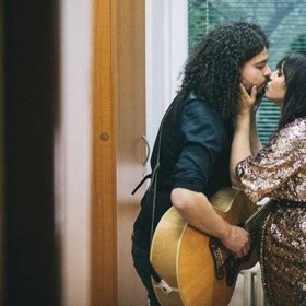 S manželem oznámili těhotenství písničkou.