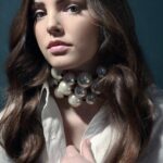 Dlouhé vlasy a přirozené vlny. Tato kombinace jde rozhodně k sobě. 