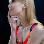 Pokud si nejste jistá mikádem pod bradu, tak zvolte to nad rameny. A klidně se nebojte ustříhnout i ofinu.