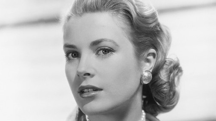 Po smrti maminky Grace se stal předsedou monackého Červeného kříže a místopředsedou Nadace Grace Kelly.