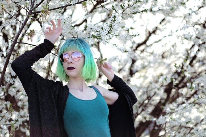 Nebojte se extravagance. Hitem letoška budou neonové barvy. 