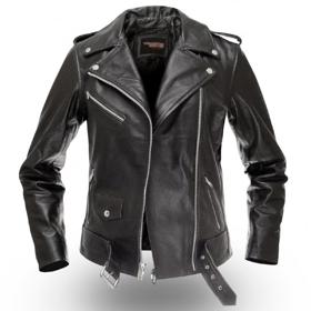 Koženou bundu doladíte jak s kalhoty, tak se šaty. Nebojte se jakékoliv kombinace. 