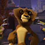 Když se hladovému Alexovi zdá o tom, že kolem něj padají kousky steaků, odkazuje to na film Americká krása, kde kolem Kevina Spaceyho padají okvětní lístky růží.