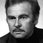 Patřil k dlouholetým hvězdám Národního divadla, ale v roce 1990 se rozhodl odejít, protože se neshodl s novým vedením.