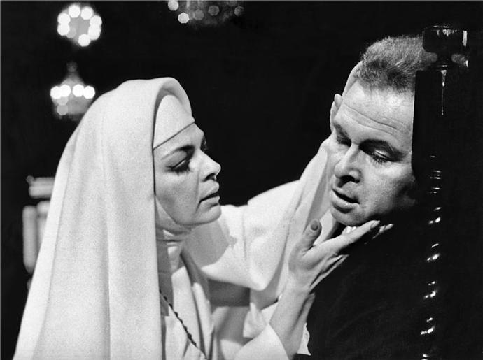 Herečku Janu Hlaváčovou si Munzar vzal v roce 1964; často se spolu potkávali na jevišti i před kamerou.