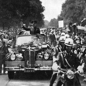 K dalšímu kosmickému letu se nedostal, byl pouze náhradníkem Vladimira Komarova pro let Sojuzu 1 v dubnu 1967. 