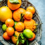 Vitamin C nacházející se v pomerančích pomáhá předcházet poškození kůže tím, že eliminuje volné radikály.