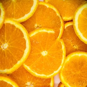 Mimo to obsahují pomeranče také vitamin A, který pomáhá udržovat kožní membrány zdravé.