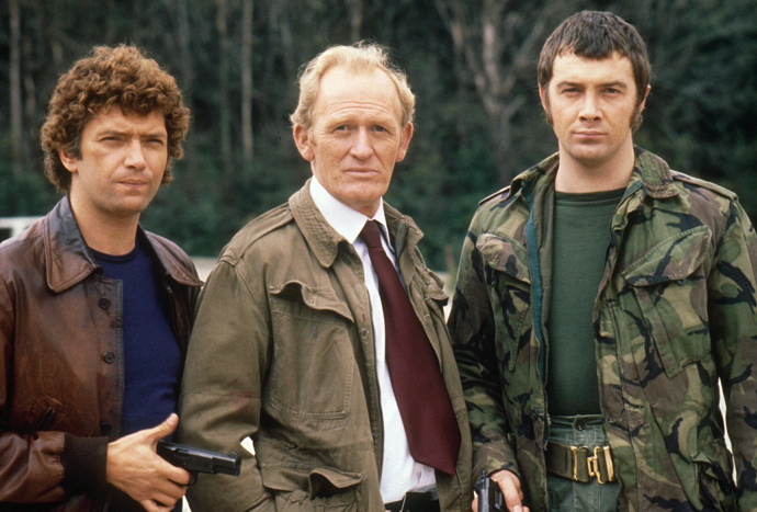 Přestože Gordona Jacksona znáte především díky Profesionálům, určitě si vzpomenete třeba na film Vzpoura na lodi Bounty. Hrál i ve filmech Velký útěk nebo Dotek Medúzy.