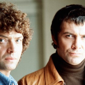 Pravou lícní kost mu proto nahradili plastovým materiálem.