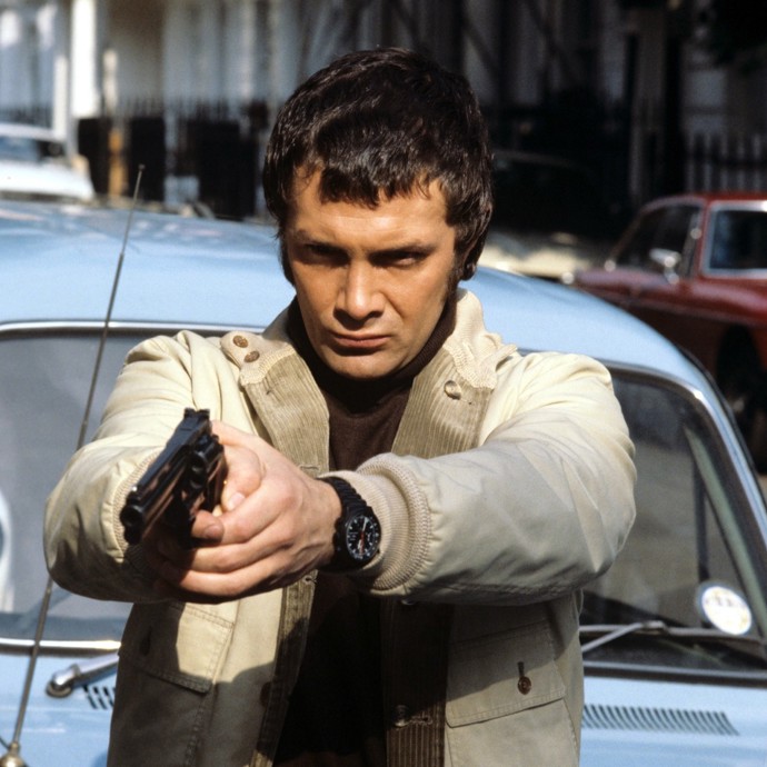 Když zrovna nehrál, nesbíral ceny za sportovní střelbu nebo nelétal (stejně jako Shaw měl pilotní licenci), skákal alespoň z letadel na padáku. Parašutismus byl jeho velké hobby.