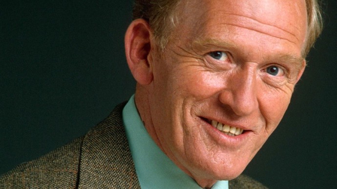 Major Cowley byla zřejmě nejznámější role herce Gordona Jacksona. Ač v soukromí tichý a zdrženlivý, na televizních obrazovkách tvrdý a nesmlouvavý.