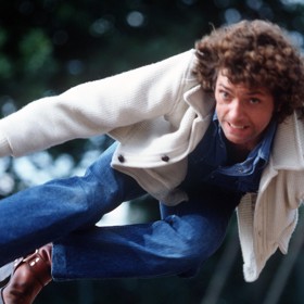 V mládí se stal obětí brutálního napadení. Musel tak podstoupit plastiku čelisti.