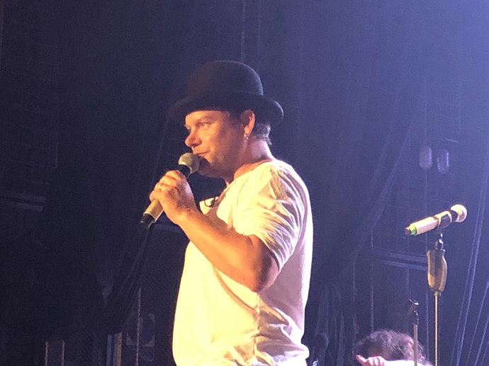 Hudbě se věnoval Matěj Ruppert už do mládí. Zvítězil v pěvecké soutěži Caruso Show, pak vystupoval se skupinou Leguar GR, ale. spojen je především s funky kapelou Monkey Business.