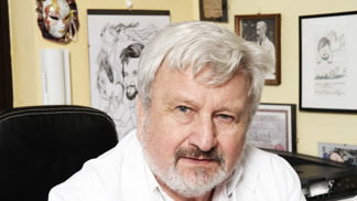 Senioři v době koronaviru: Izolace vyvolává deprese, nejednejte s nimi jako s nesvéprávnými, říká psychiatr Cimický