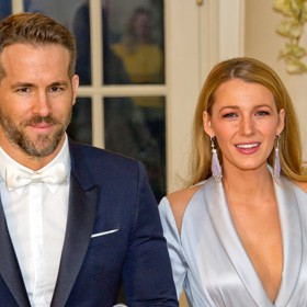 ...nejhůře to nesl Ryan Raynolds (na snímku s Blake Lively), který musel kvůli Snipesově averzi natáčet společné scény sám. Dost mu to komplikovalo život.