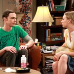 Jim Parsons, stejně jako jeho další herečtí kolegové, museli být vždy oholení. Výjimkou bylo natáčení na "Antarktidě".