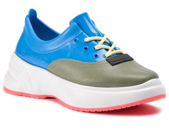 Hitem mezi teniskami budou ty s názvem ugly sneakers. Ty spojují barevnost, vysokou platformu a retro prvky.