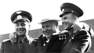 Jurij Alexejevič Gagarin byl sovětský kosmonaut, první člověk, který vzlétl do vesmíru. Ke svému kosmickému letu odstartoval 12. dubna 1961 v lodi Vostok 1 z kosmodromu Bajkonur. Obletěl Zemi a po 108 minutách přistál.