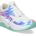 Boty na vysoké platformě budou rozhodně trendem letošní sezony. Nebojte se obout něco extravagantnějšího. K tomu zvolte jednodušší oblečení, díky kterému boty více vyniknou.