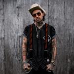 Yelawolf, vlastním jménem Michael Wayne Atha, je americký rapper, textař a skladatel, který se narodil 30. prosince 1979.