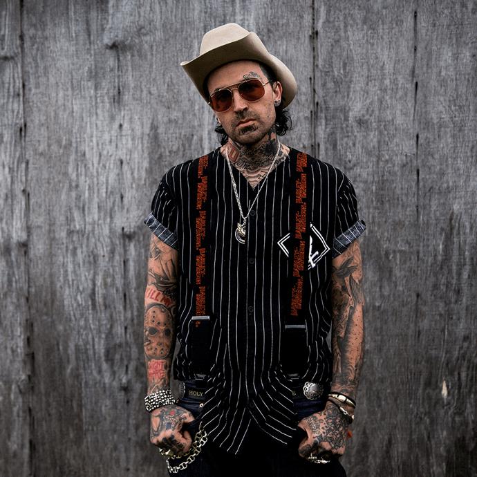 Yelawolf, vlastním jménem Michael Wayne Atha, je americký rapper, textař a skladatel, který se narodil 30. prosince 1979.