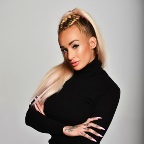 Jiní ale za Daisy stojí a nabádají ostatní, aby si hleděli svého.