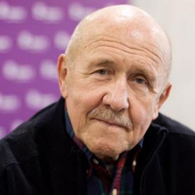 Mezi jeho nejvýraznější postavy patří agresivní šéfkuchař v crazy komedii Což takhle dát si špenát?, nenapravitelný pedant z černé komedie Ten svetr si nesvlíkej nebo neúspěšný sňatkový podvodník z televizní "šéfovské" série Hynka Bočana.