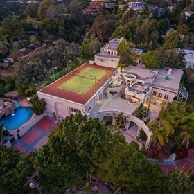 Luxusní sídlo bylo postaveno v roce 1953.