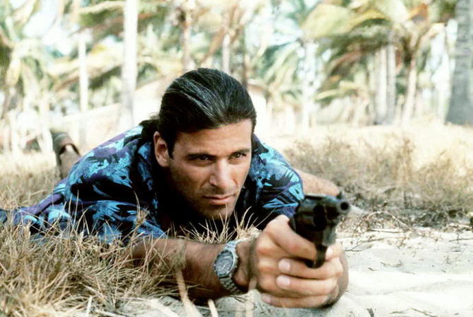 Stewart si zahrál bývalého policistu, který dokáže vyřešit vše od krádeží až po vraždy. 