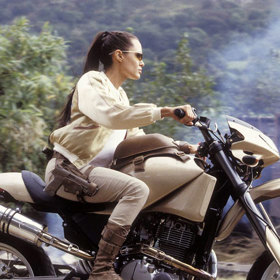 Tomb Raider je nejvýdělečnějším filmem, ve kterém hraje hlavní roli žena.