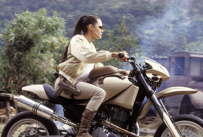 Tomb Raider je nejvýdělečnějším filmem, ve kterém hraje hlavní roli žena.