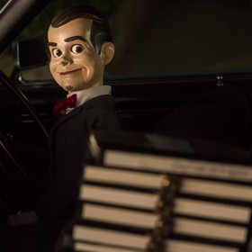 Husí kůže (2016). Raději nenávidět, než milovat. Jinak si vás Slappy omotá kolem prstu.